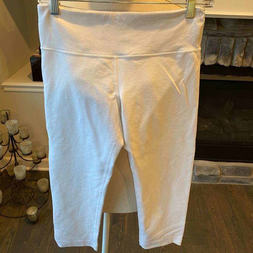 White Lululemon Workout Crop Pants-sz 6